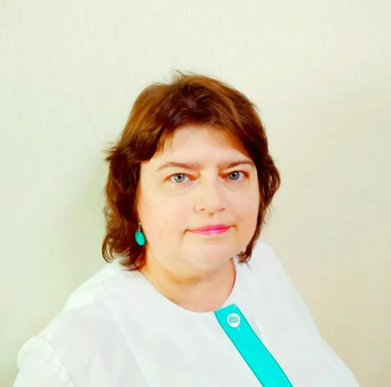Иммунная система вырабатывает антитела к вирусу гепатита С. Но она не способна защитить нас от этой инфекции. Вирус меняется очень быстро и в большинстве случаев ускользает от защитных сил организма. Именно поэтому мы не способны противостоять инфекции гепатита С длительное время. К большому сожалению, вакцины от этого вируса пока не существует, хотя ученые над этим работают. Поэтому если человек однажды уже вылечился от инфекции, он может заразиться снова. Произойдет ли это ещё раз, зависит от осознанности и осторожности человека.