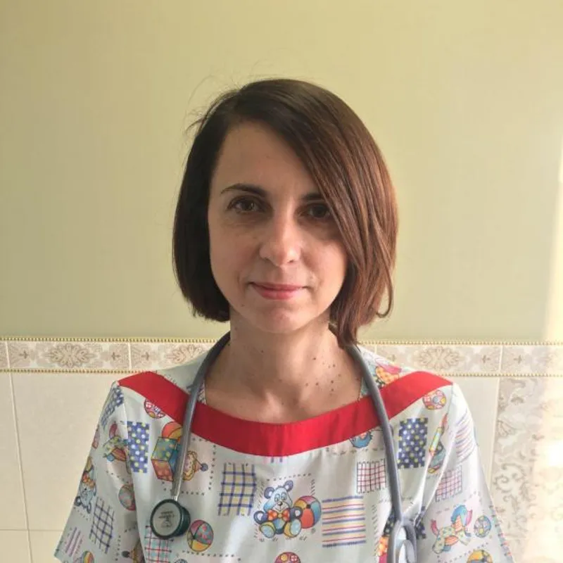 Чтобы получить справку в детский сад или школу, достаточно просто прийти на прием к педиатру. К радости родителей, сегодня эта процедура очень сильно упростилась – теперь только некоторых деток направляют к врачам разных специализаций и назначают анализы только в случае потребности. В большинстве случаев для получения справки достаточно осмотра у педиатра. Если вам нужно получить справку в детский сад или школу в Киеве, записывайтесь на прием в нашу клинику! 